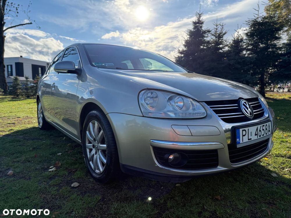 Volkswagen Jetta 2.0 FSI Comfortline - 1