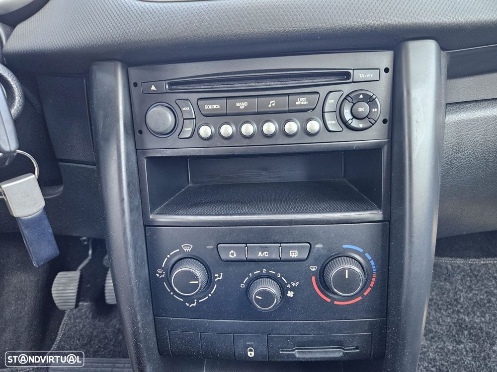 Peugeot 207 1.4 16V Trendy - 28