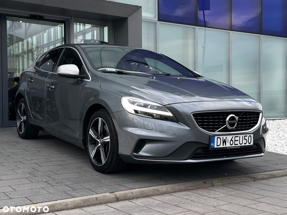 Volvo V40 T3 Drive-E R-Design Momentum - 1