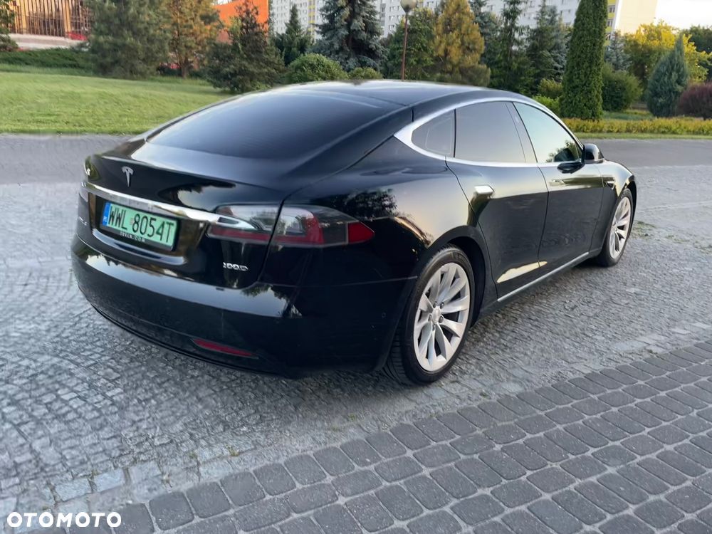 Tesla Model S - 4