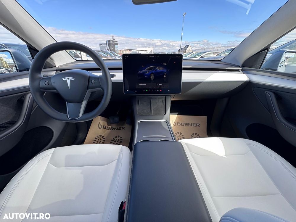 Tesla Model Y AWD Performance - 21