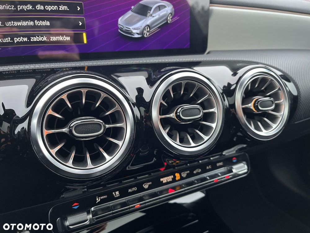 Mercedes-Benz CLA 200 4-Matic AMG Line 8G-DCT - 29