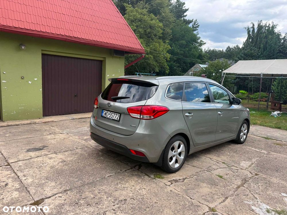 Kia Carens - 4