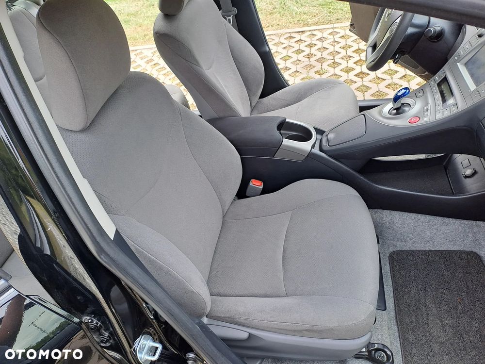 Toyota Prius (Hybrid) - 15