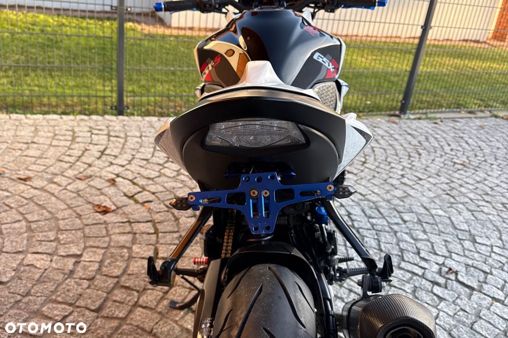 Suzuki GSX - 17