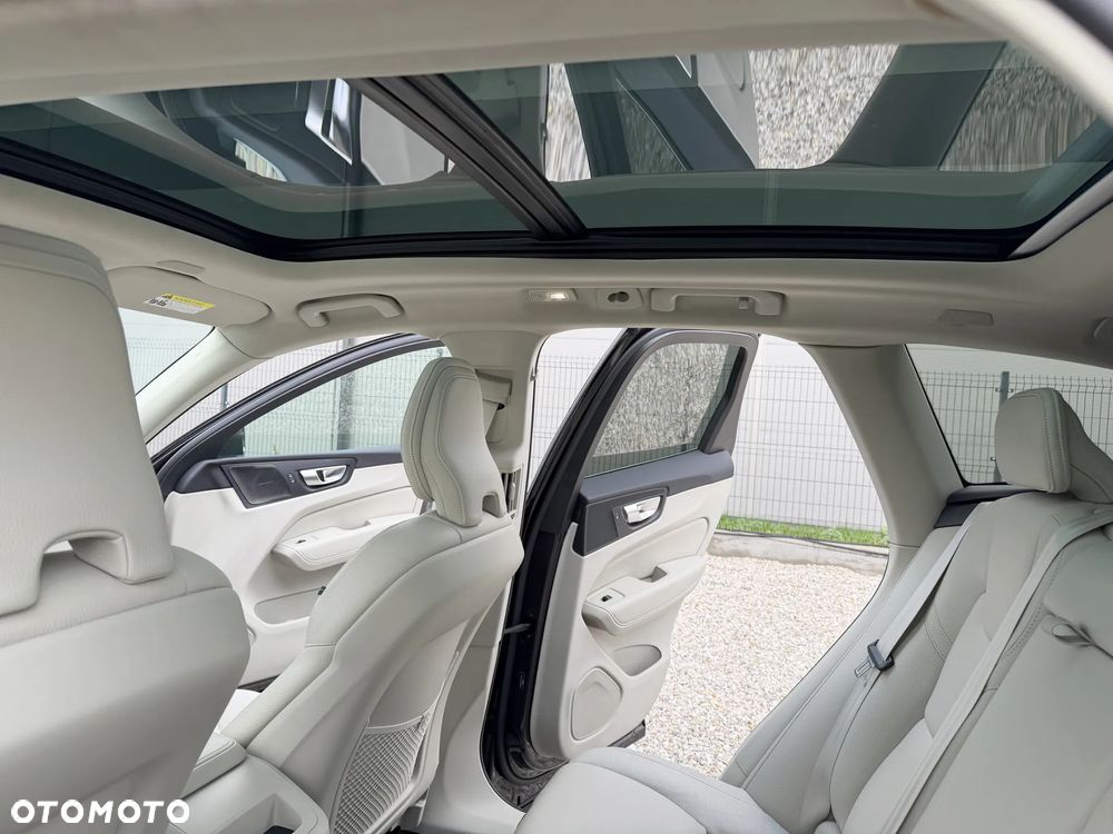 Volvo XC 60 T8 Plug-In Hybrid AWD Inscription - 9