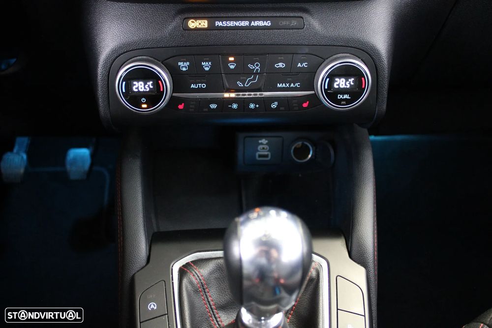 Ford Kuga 1.5 EcoBoost ST-LINE - 19