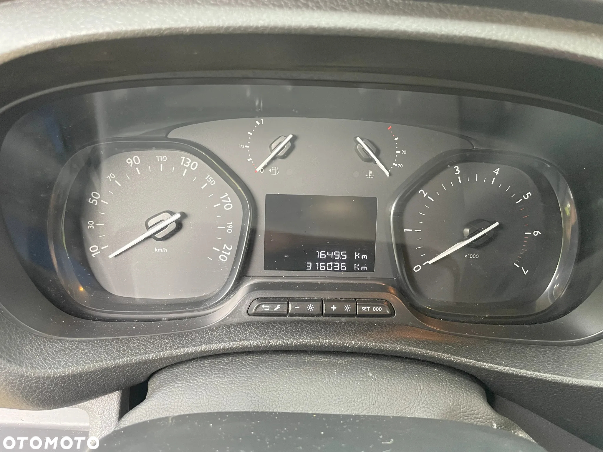 Peugeot EXPERT - 11