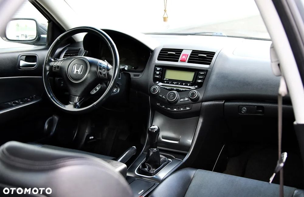 Honda Accord 2.0 Sport - 25