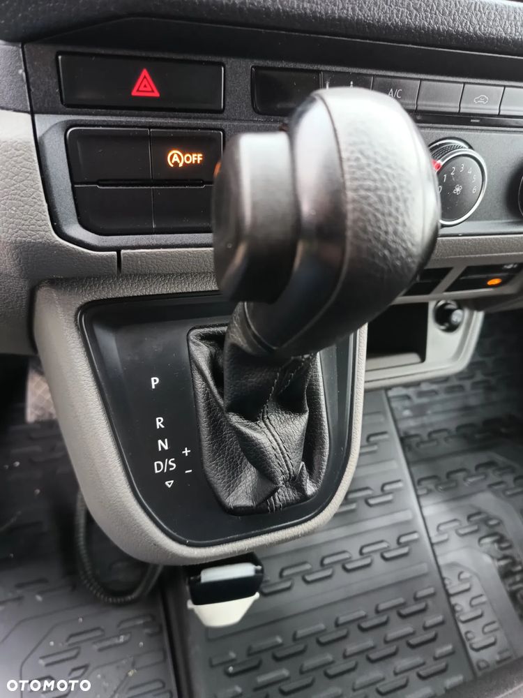 Volkswagen Crafter KONTENER+ winda ZEPRO (750kg) 2.0 diesel 177kM automat 2017 rok - 33