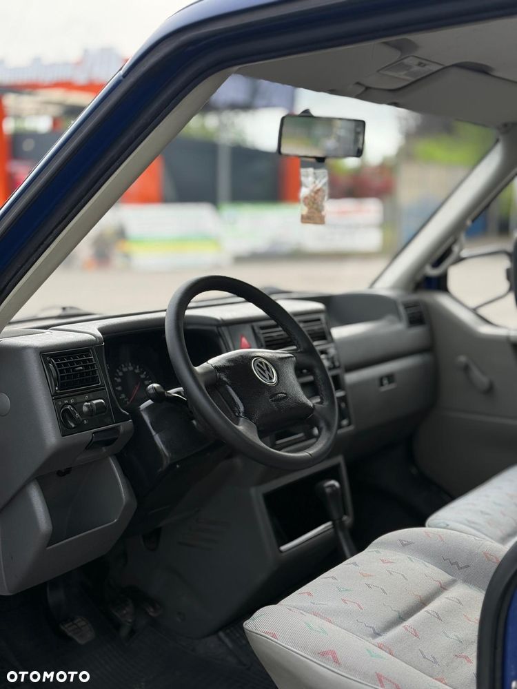 Volkswagen Transporter - 4