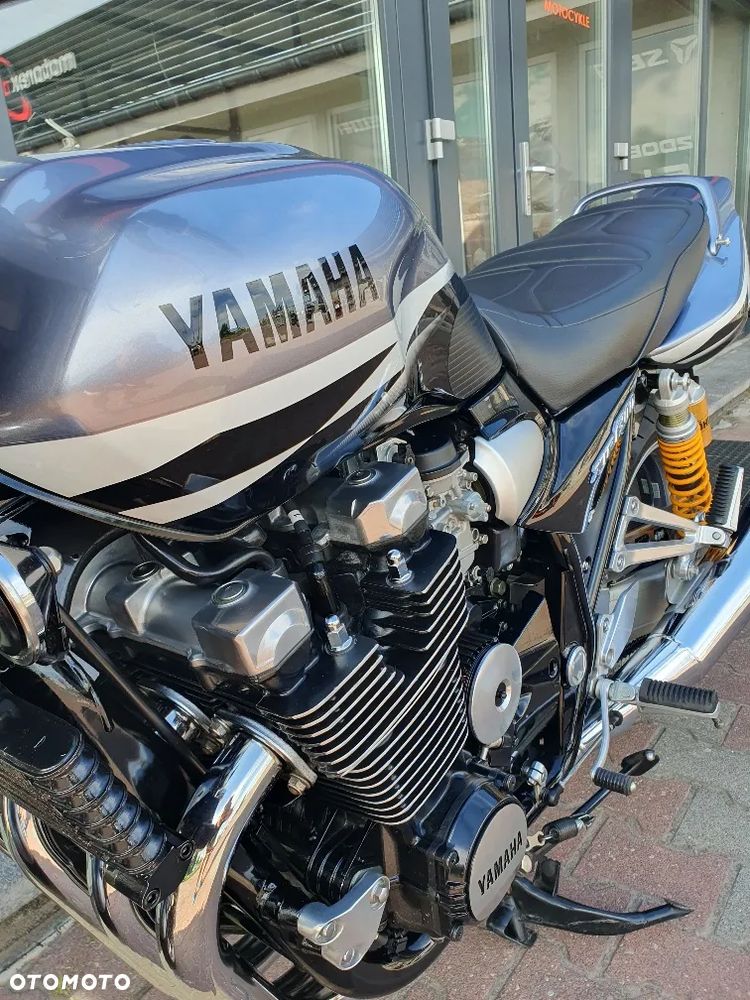 Yamaha XJR - 8