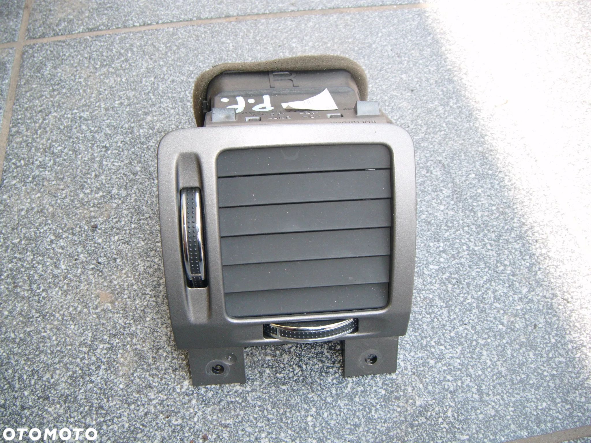 opel vectra c 05r  lift kratka wlotu powietrza prawy przód  13191913/15 - 1