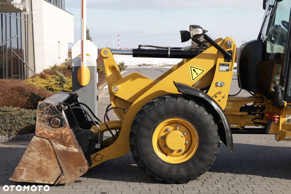 Caterpillar CAT 906M - 13