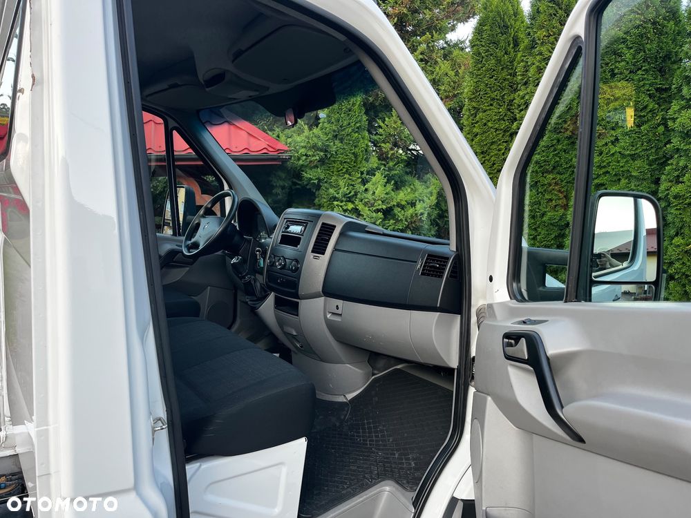 Mercedes-Benz Sprinter - 25