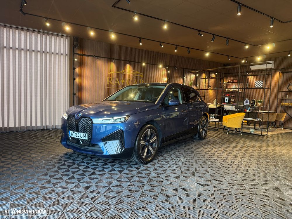 BMW iX xDrive 40 Pack Desportivo - 9