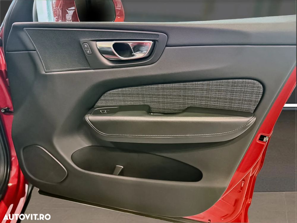 Volvo XC 60 B4 MHEV AT FWD Core - 16