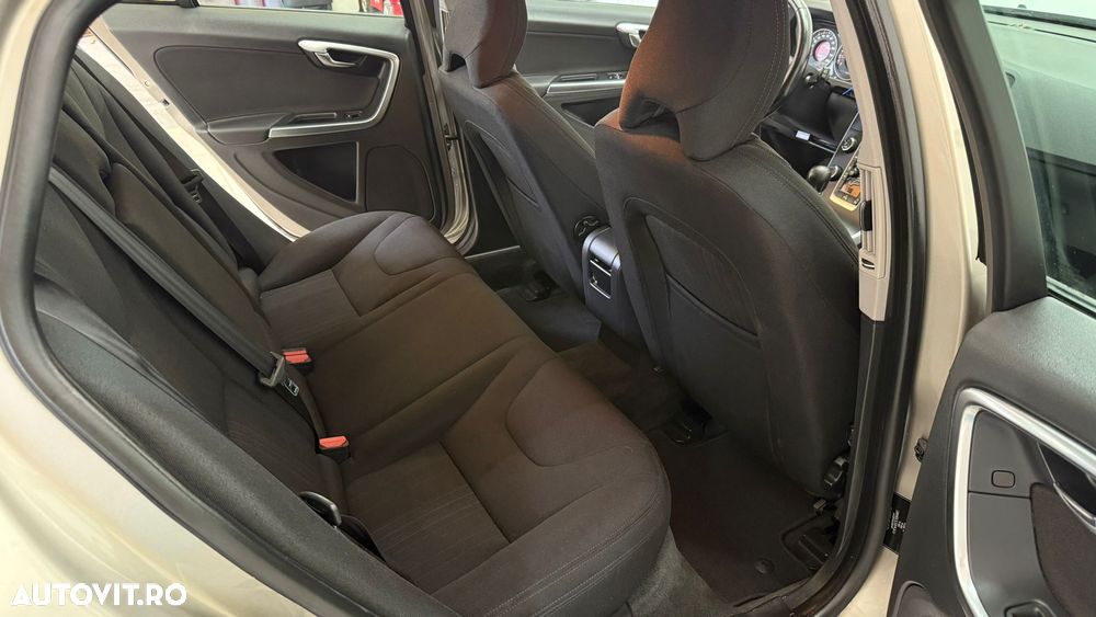 Volvo V60 T3 Kinetic - 9