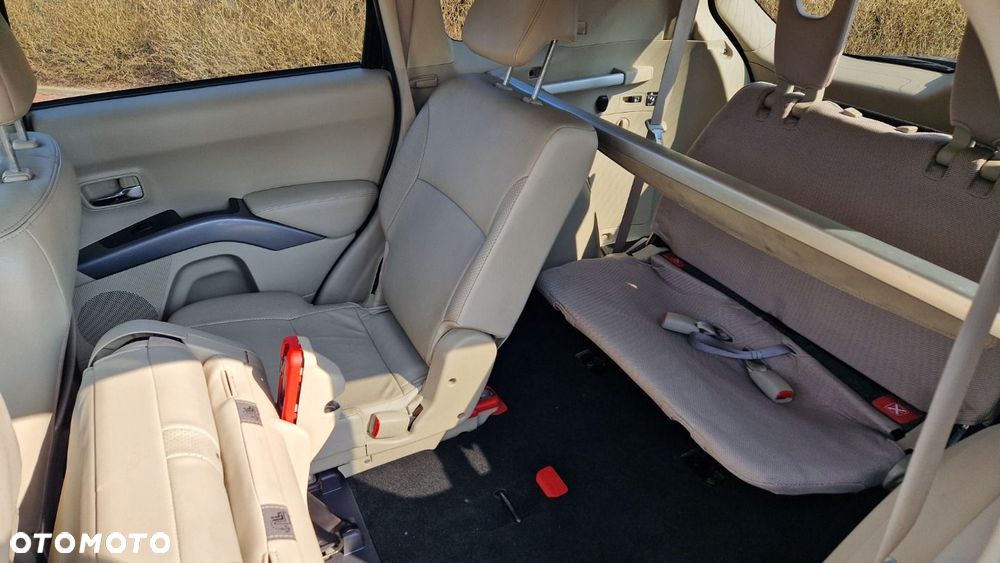 Mitsubishi Outlander 2.0 DI-D 4WD Invite - 17