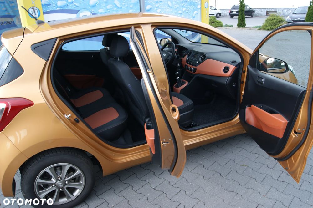 Hyundai i10 1.2 Fifa World Cup Edition - 9