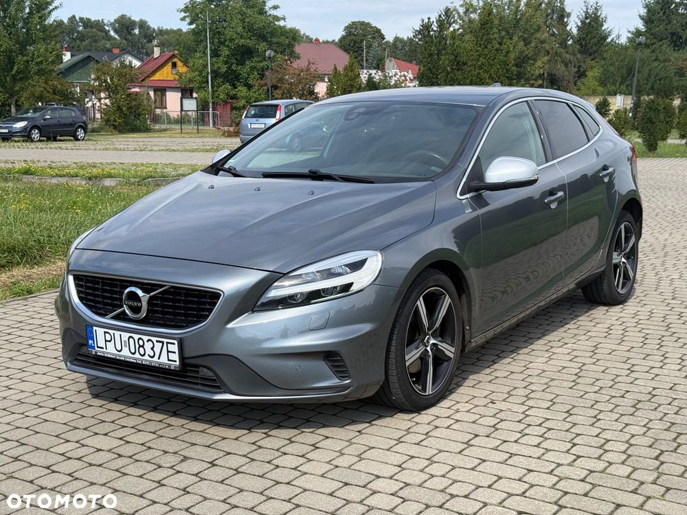 Volvo V40 T2 Drive-E R-Design Momentum - 1