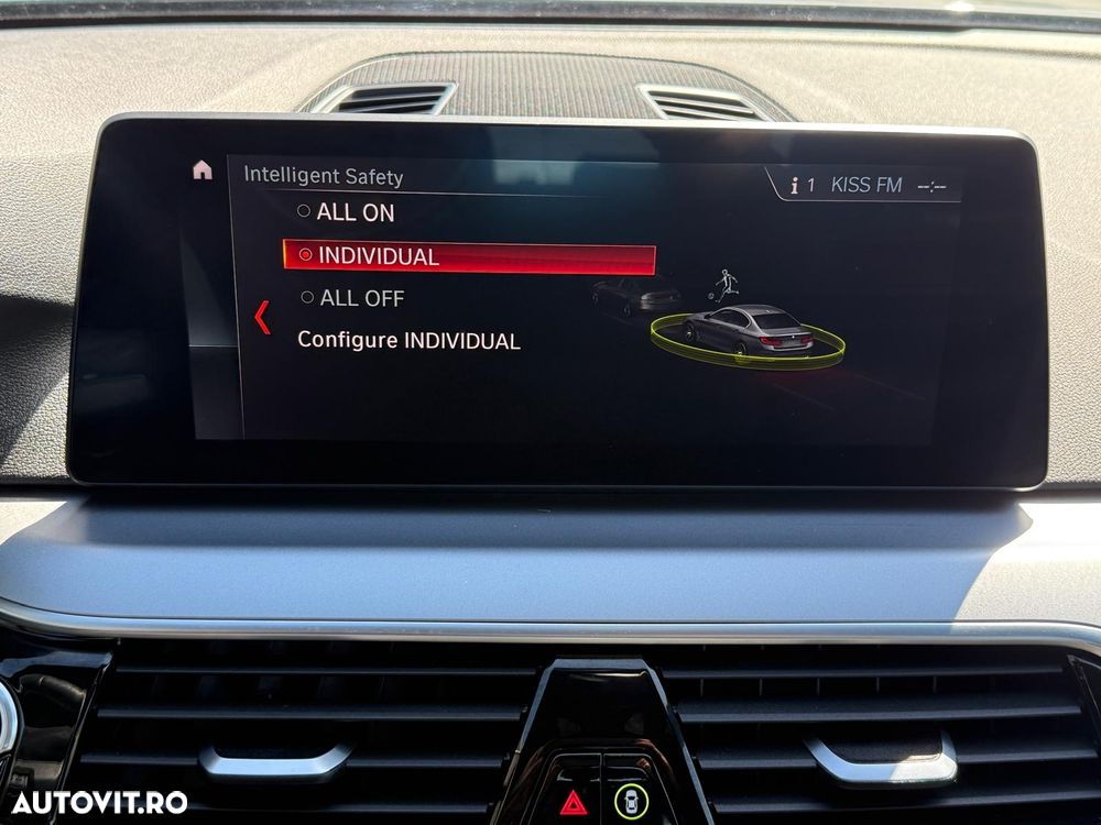 BMW Seria 5 520d Sport Line - 30