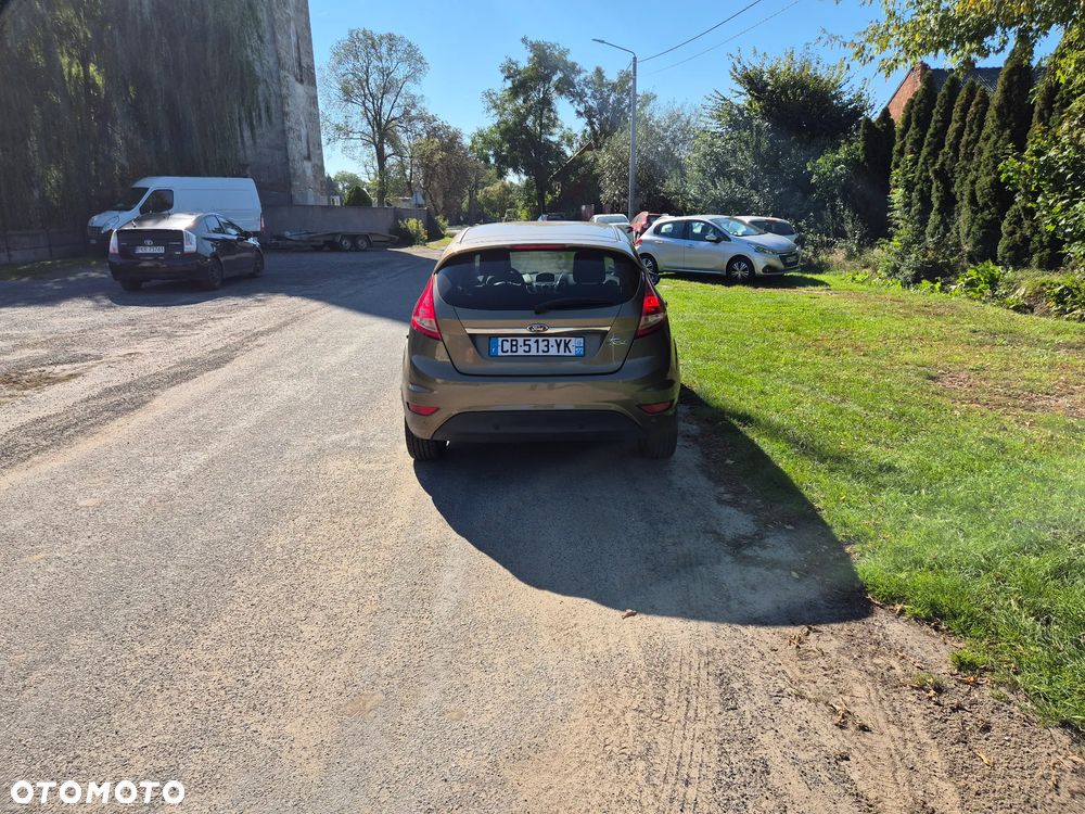 Ford Fiesta - 25