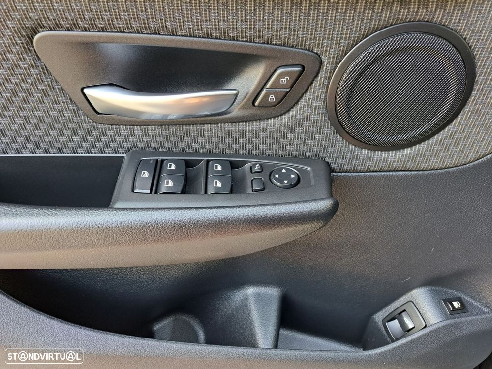 BMW 225xe Active Tourer - 4