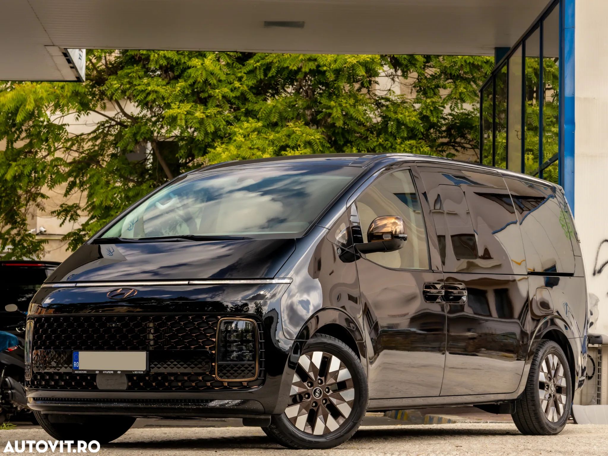 Hyundai Staria 2.2 CRDi Allrad Signature - 1