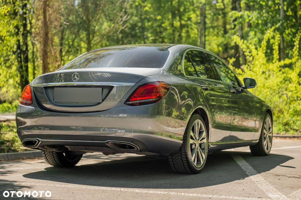 Mercedes-Benz Klasa C 300 4Matic 9G-TRONIC - 21