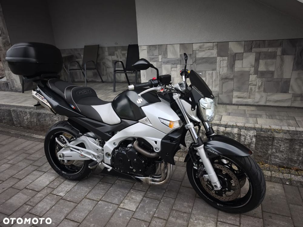 Suzuki GSR - 3
