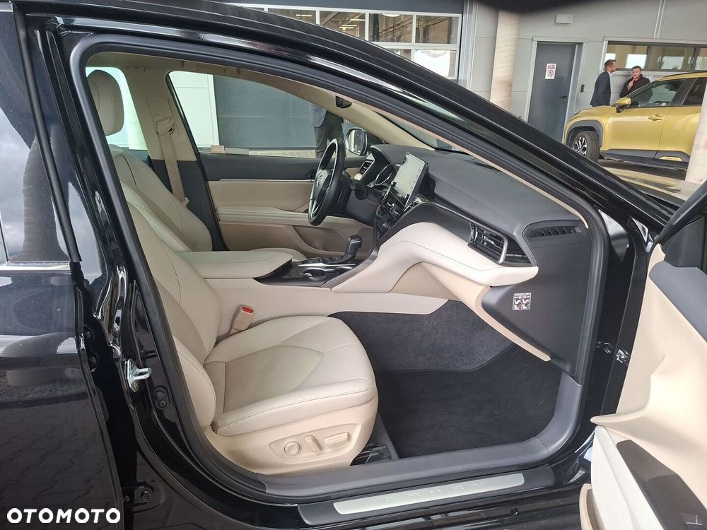 Toyota Camry - 11