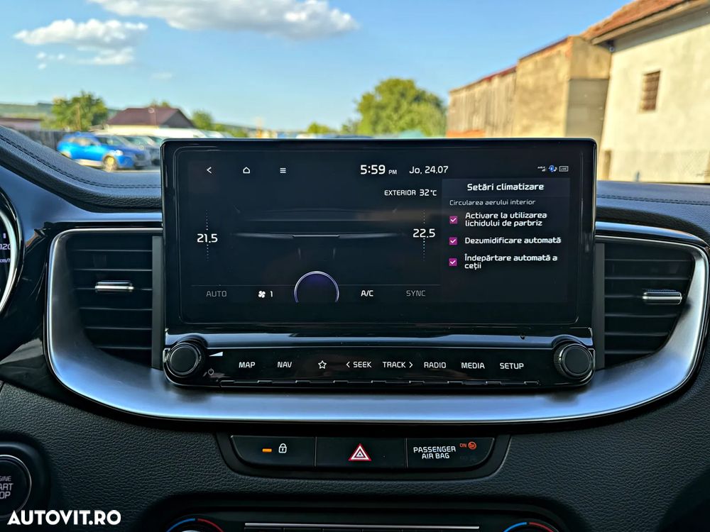 Kia Ceed - 32