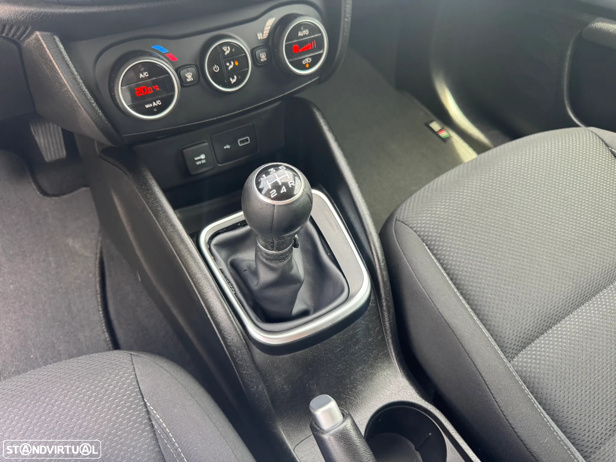 Fiat Tipo Station Wagon 1.3 M-Jet Lounge - 25