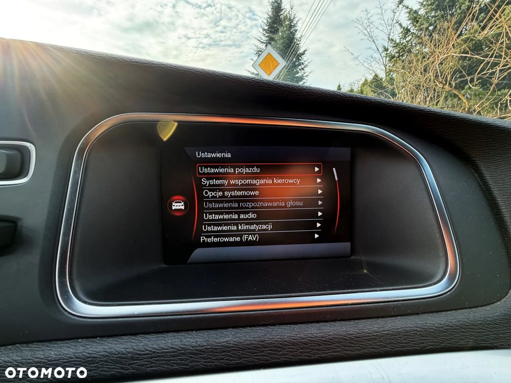 Volvo V40 D2 R Design - 29