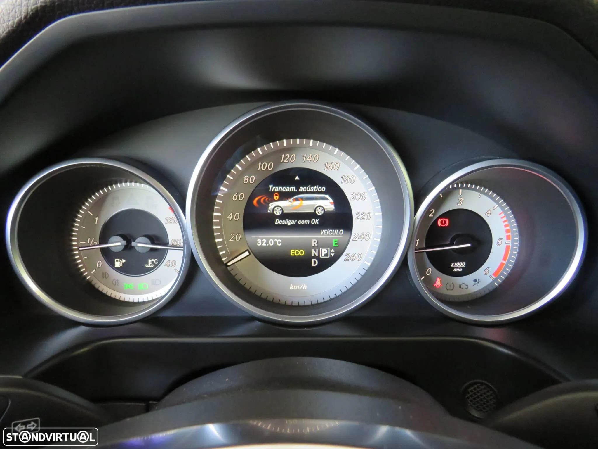 Mercedes-Benz E 250 BlueTEC Avantgarde Auto. - 29