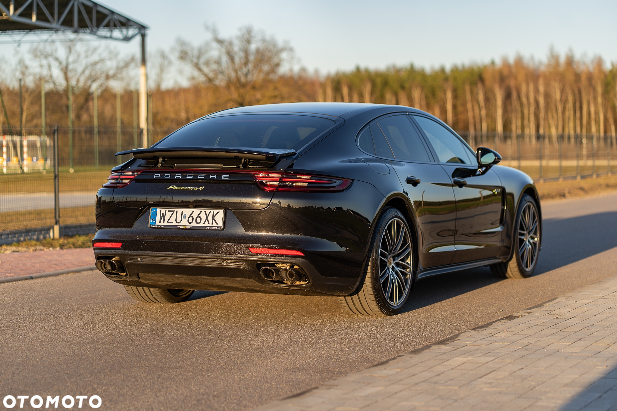 Porsche Panamera 4 E-Hybrid 10 Years Edition - 7
