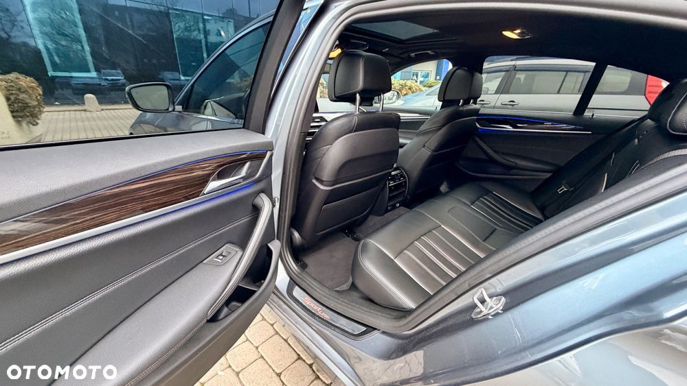 BMW Seria 5 530i xDrive Sport Line sport - 13