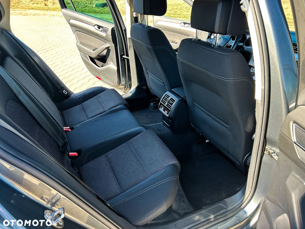 Volkswagen Passat - 34