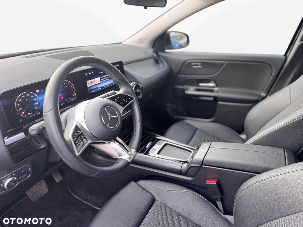 Mercedes-Benz GLA 180 - 12