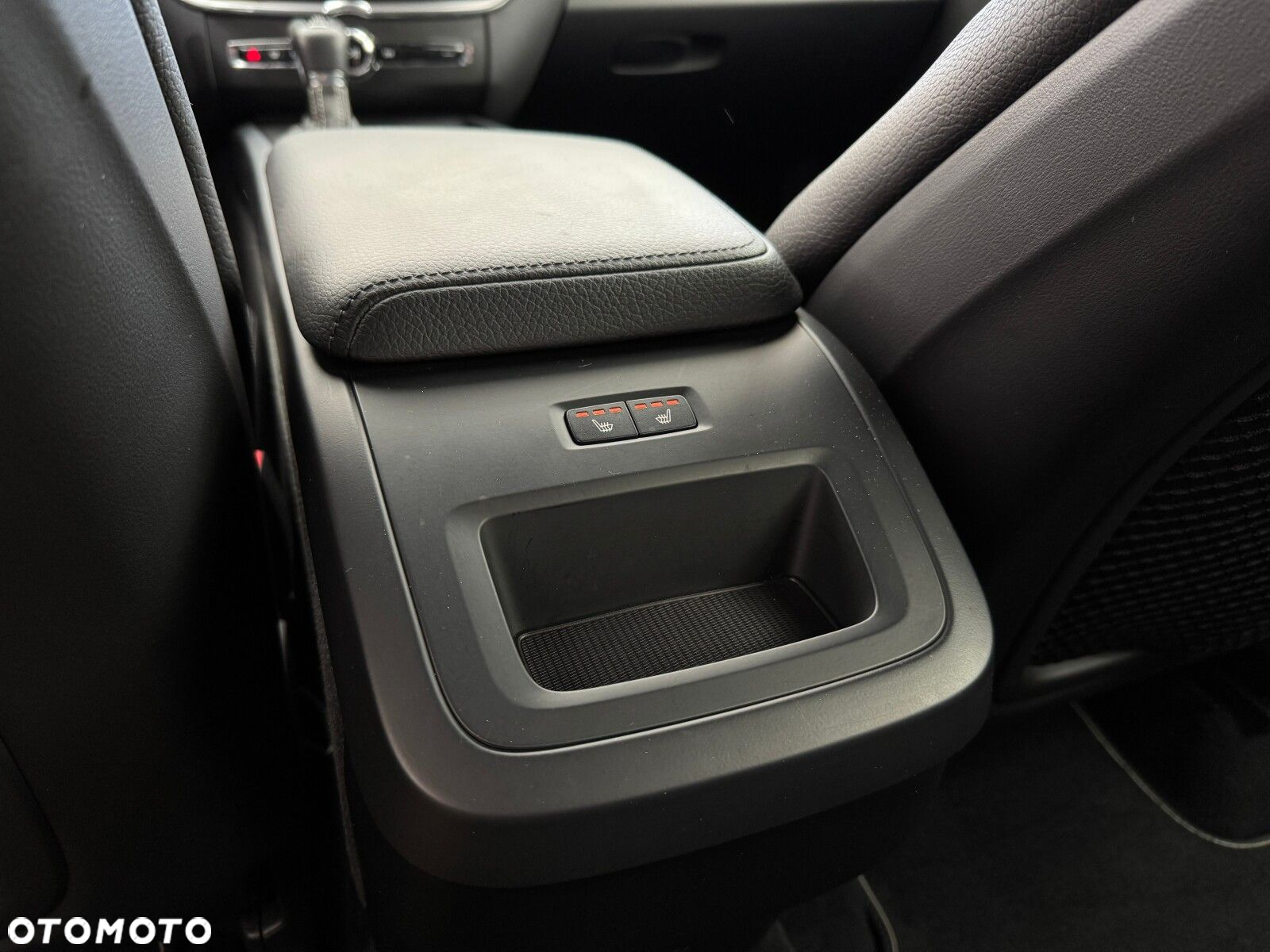 Volvo XC 60 T5 AWD R-Design - 14