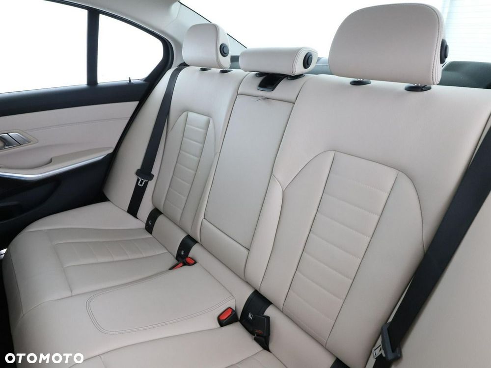 BMW Seria 3 320e PHEV M Sport - 19