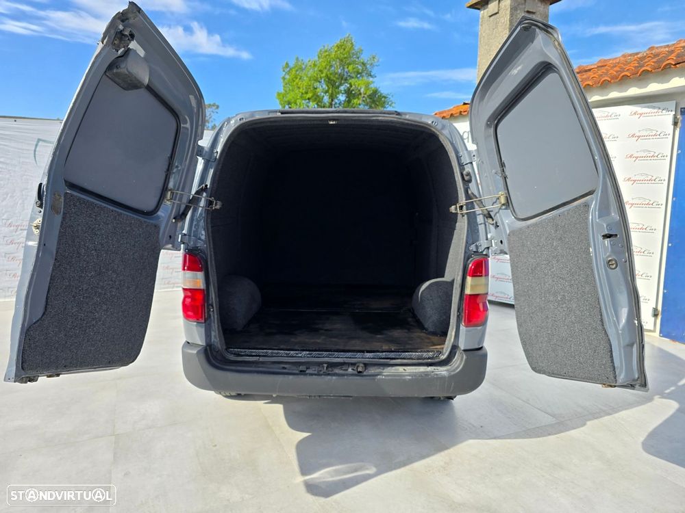Toyota HiAce 2.4 D LXH12LB - 11