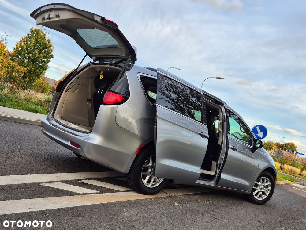 Chrysler Pacifica - 10