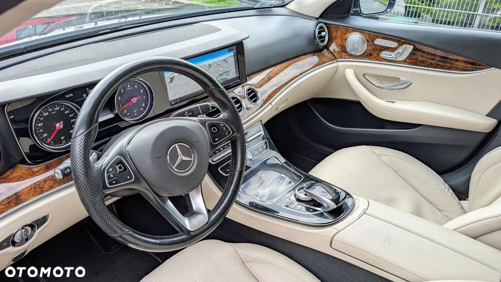 Mercedes-Benz Klasa E 300 9G-TRONIC - 17