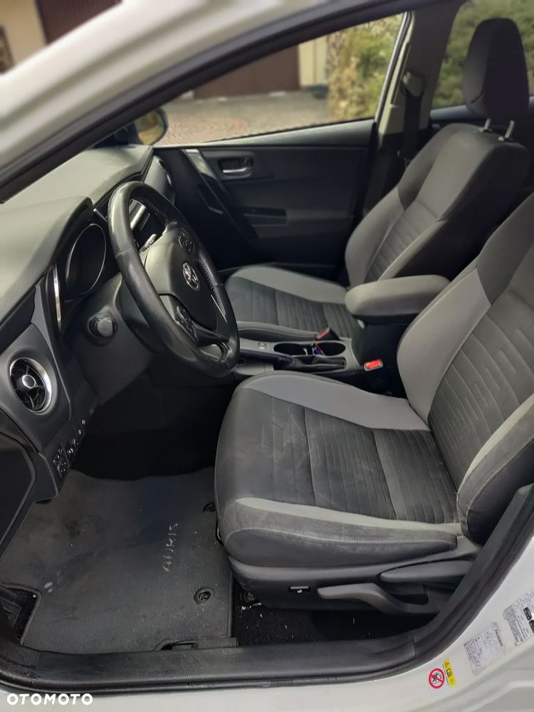 Toyota Auris Hybrid 135 Premium - 22