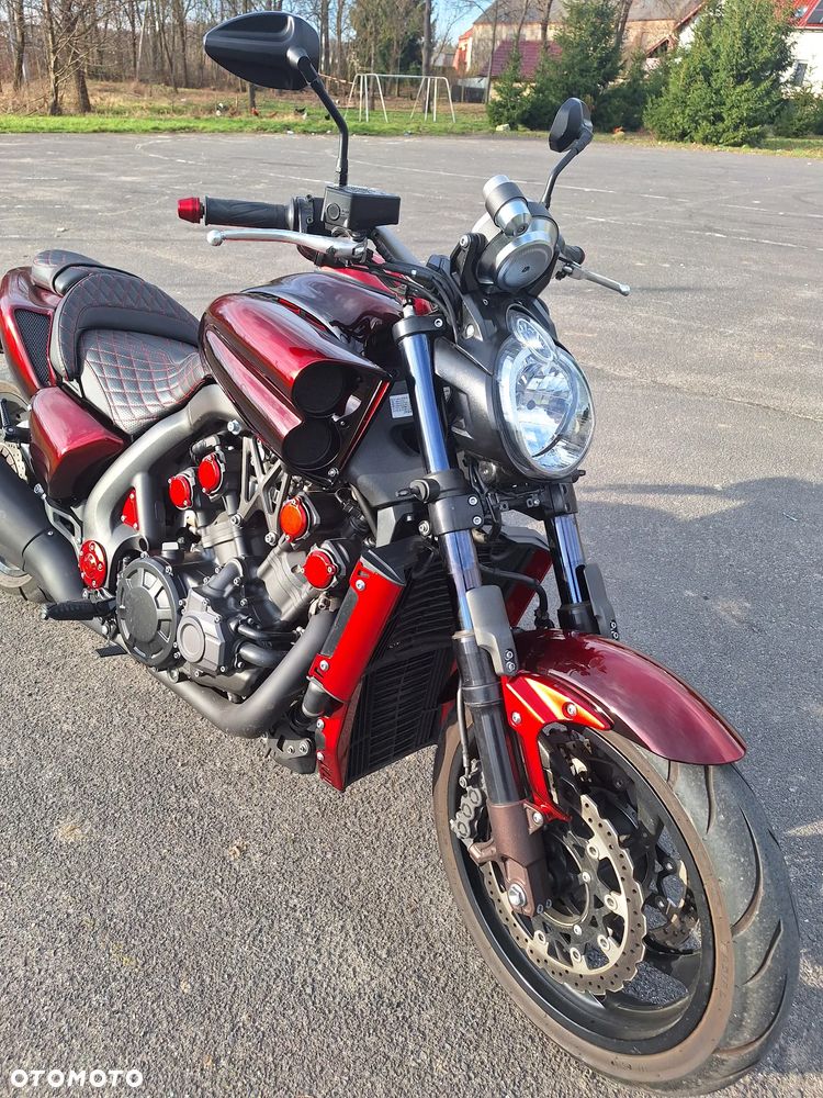 Yamaha V-MAX - 4