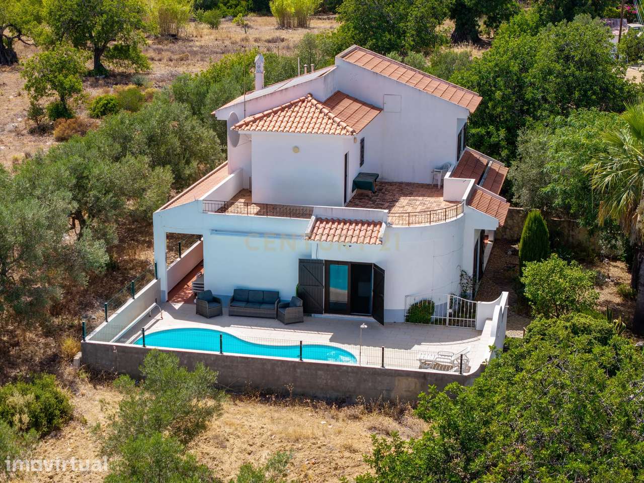 Moradia T3 com Piscina, Amplos Terraços e Vista de Campo e Mar, a 5 Mi - Grande imagem: 2/26