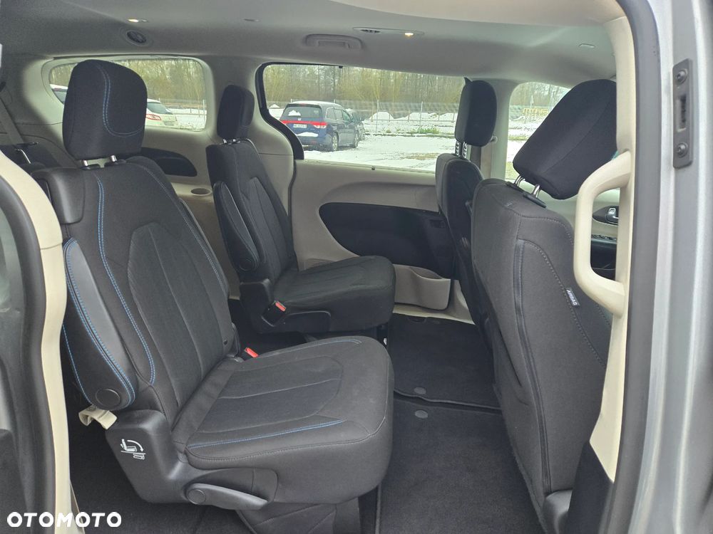 Chrysler Pacifica - 17