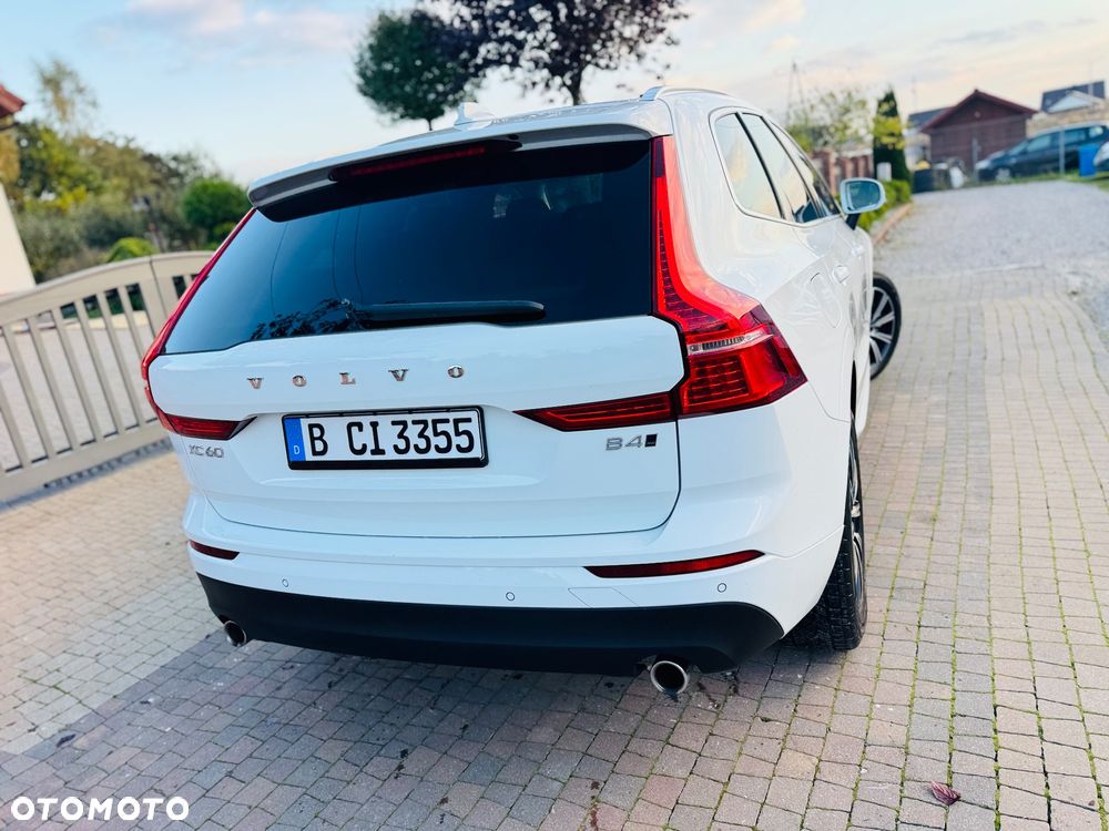 Volvo XC 60 B4 D AWD Geartronic Momentum Pro - 29